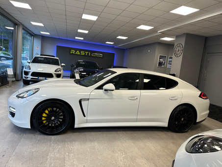 Rasti Motors di Adnan Rasti